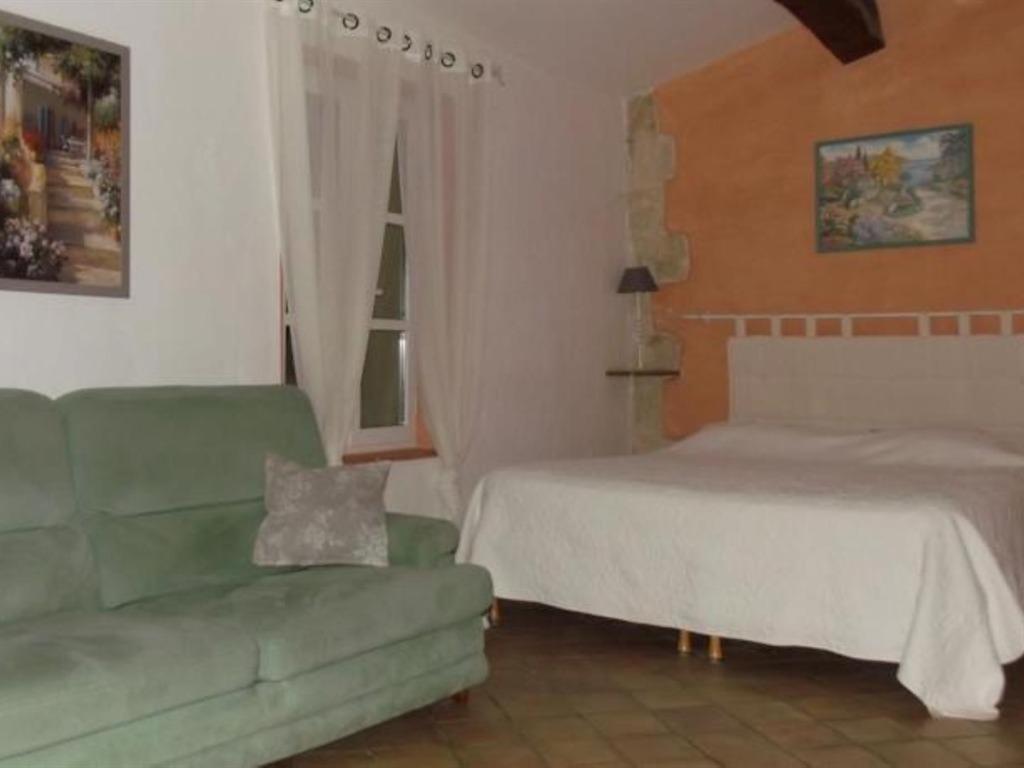 Domaine Saint Victor La Tour-dʼAigues Exterior foto